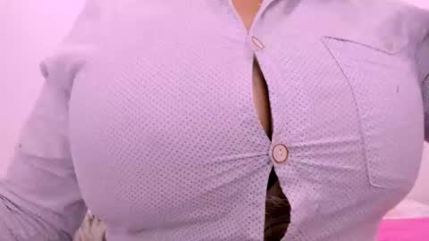 Snapshot of 00valeriasexxx chatting on October 2025 11:18:01 AM Valeria online show from October 2025 11:18:01 AM