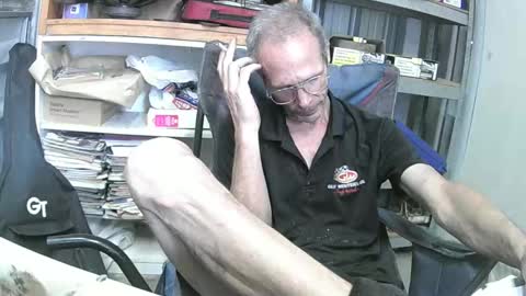 Snapshot of 04oldskool chatting on December 2024 02:38:01 AM 04oldskool online show from December 2024 02:38:01 AM