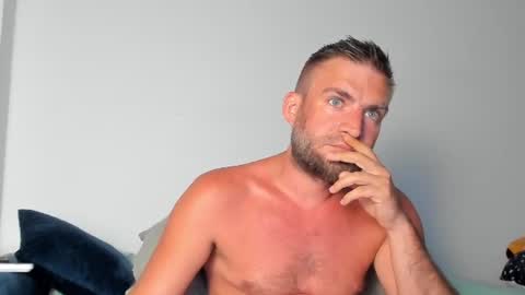 Snapshot of 10in_deluxe chatting on June 2026 07:25:01 AM 10in_deluxe online show from June 2026 07:25:01 AM