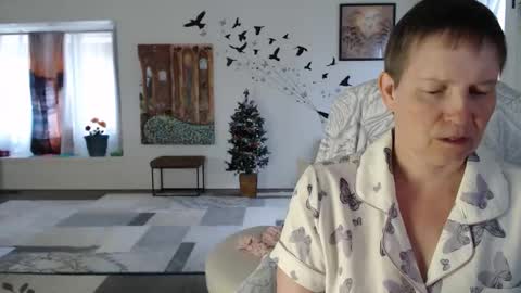 Aurora Willows online show from November 2025 02:42:02 PM