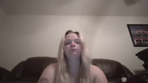 Snapshot of 13xxmilfxx13 chatting on October 2025 05:05:02 AM Diamond Rose online show from October 2025 05:05:02 AM