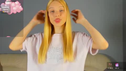 Snapshot of 18kira18 chatting on October 2025 09:02:01 PM Kira online show from October 2025 09:02:01 PM