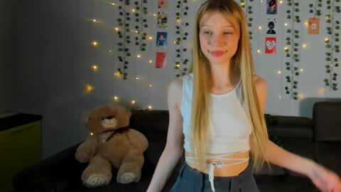 Snapshot of 18kira18 chatting on March 2026 05:18:01 PM Kira online show from March 2026 05:18:01 PM