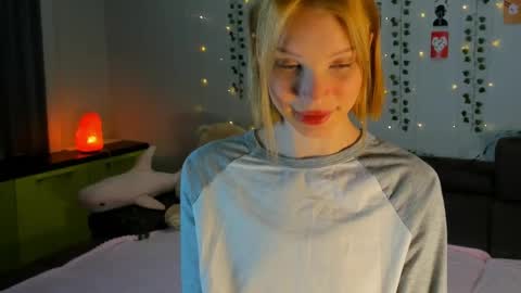 Snapshot of 18kira18 chatting on March 2026 04:52:01 PM Kira online show from March 2026 04:52:01 PM