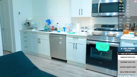 Snapshot of 18not20 chatting on March 2026 11:30:02 PM Tong Ralph online show from March 2026 11:30:02 PM