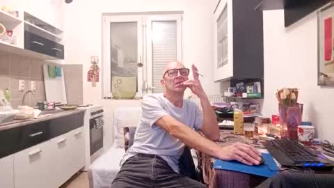 Snapshot of 1973man chatting on December 2025 07:53:02 PM 1973man online show from December 2025 07:53:02 PM