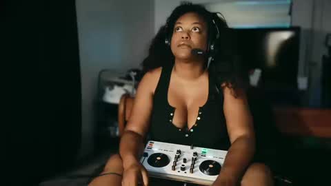 Lillycakes online show from October 2025 05:28:01 AM