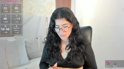 Snapshot of 1m_emily chatting on December 2024 07:46:02 PM . online show from December 2024 07:46:02 PM
