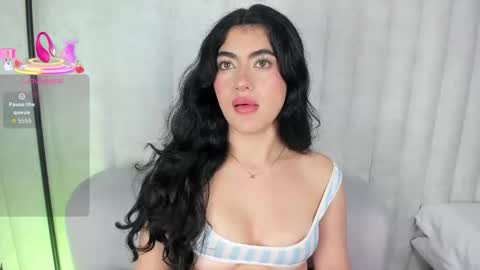 Snapshot of 1m_emily chatting on November 2025 10:21:02 PM . online show from November 2025 10:21:02 PM