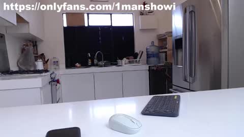 Snapshot of 1manshow11 chatting on December 2024 08:05:02 PM 1manshow11 online show from December 2024 08:05:02 PM