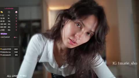 Marie online show from September 2025 06:43:02 PM