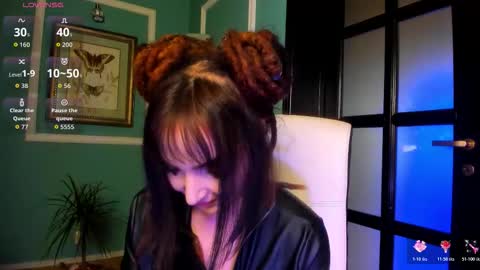 Moona  online show from November 2025 01:10:02 PM