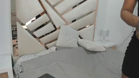 Luisa online show from February 2025 07:02:01 PM