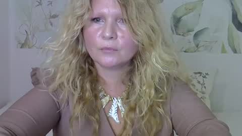 Snapshot of 1sunflower chatting on October 2025 12:05:02 PM 1sunflower online show from October 2025 12:05:02 PM