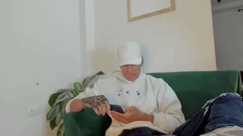 Snapshot of 1threestar chatting on November 2025 12:37:01 PM 1Threestar online show from November 2025 12:37:01 PM