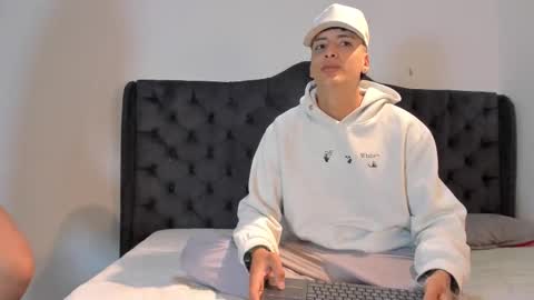 Snapshot of 1threestar chatting on November 2025 12:17:01 PM 1Threestar online show from November 2025 12:17:01 PM