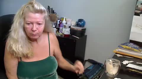 Snapshot of 1xtrahornyone chatting on December 2024 03:32:02 PM Susan online show from December 2024 03:32:02 PM
