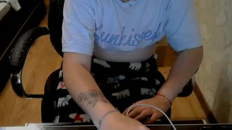 Snapshot of 1your_hot_girls chatting on October 2025 06:57:02 PM 1your_hot_girls online show from October 2025 06:57:02 PM