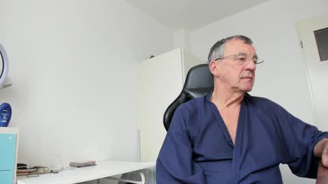 Henk online show from February 2025 10:43:02 AM