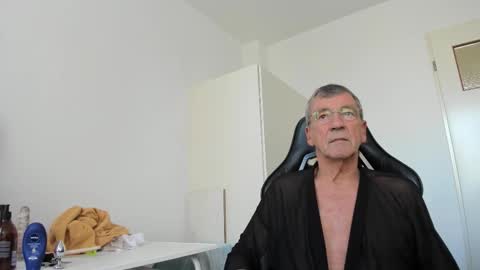 Henk online show from November 2025 01:11:02 PM