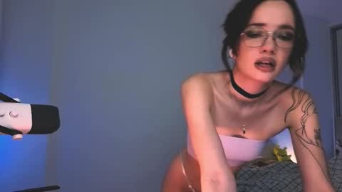 Snapshot of 2b_ chatting on January 2026 04:14:01 AM Sasha weekend from 14 to 27 November online show from January 2026 04:14:01 AM