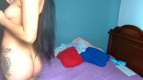 Snapshot of 2cgirls18 chatting on November 2025 05:56:02 PM Tip us ask our names online show from November 2025 05:56:02 PM