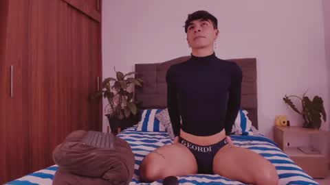 Snapshot of 2gays_1straight chatting on June 2026 02:05:01 AM David and Yoel online show from June 2026 02:05:01 AM