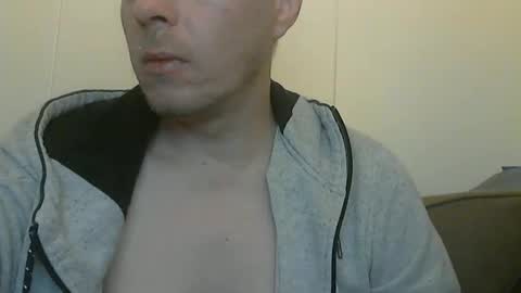 2small4you83 online show from November 2025 07:59:02 PM