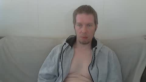 2small4you83 online show from April 2026 04:05:01 PM