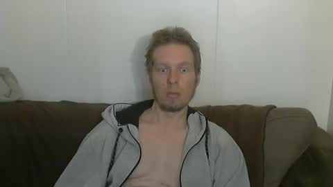 2small4you83 online show from May 2026 05:10:02 PM