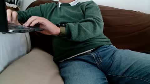 F E L I X -  -  F O ll O W      M E  online show from December 2024 12:27:02 PM