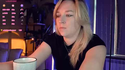 Snapshot of 5_in_one chatting on October 2025 05:04:01 AM Sunshine online show from October 2025 05:04:01 AM