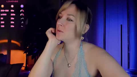 Snapshot of 5_in_one chatting on October 2025 04:20:01 AM Sunshine online show from October 2025 04:20:01 AM