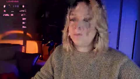 Snapshot of 5_in_one chatting on November 2025 05:09:02 AM Sunshine online show from November 2025 05:09:02 AM