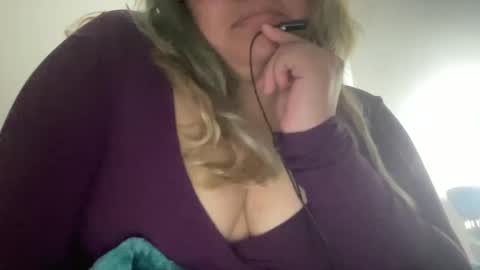 Snapshot of 69candyflowers chatting on January 2025 03:37:01 AM 69candyflowers online show from January 2025 03:37:01 AM