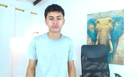 Snapshot of 7alan chatting on October 2025 12:58:01 PM Alan online show from October 2025 12:58:01 PM