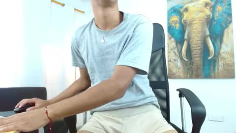 Snapshot of 7alan chatting on October 2025 01:23:04 PM Alan online show from October 2025 01:23:04 PM