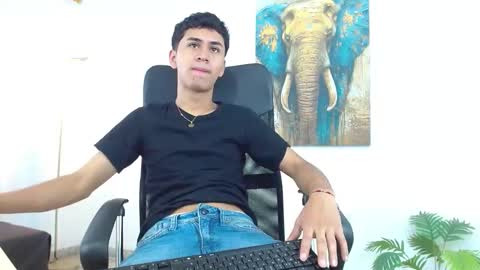 Snapshot of 7alan chatting on October 2025 01:23:02 PM Alan online show from October 2025 01:23:02 PM