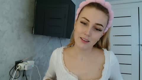 7melania online show from October 2025 01:52:02 PM