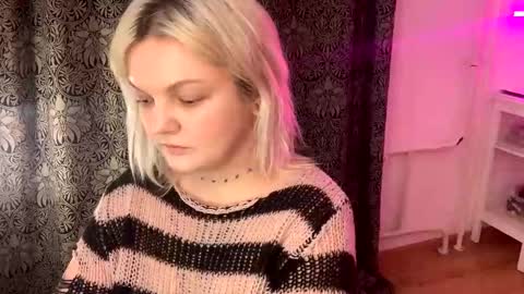 Snapshot of 80s_brat chatting on January 2025 05:05:01 AM Ivy online show from January 2025 05:05:01 AM