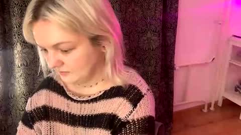 Snapshot of 80s_brat chatting on January 2025 08:07:02 AM Ivy online show from January 2025 08:07:02 AM