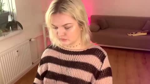 Snapshot of 80s_brat chatting on January 2025 09:45:02 AM Ivy online show from January 2025 09:45:02 AM