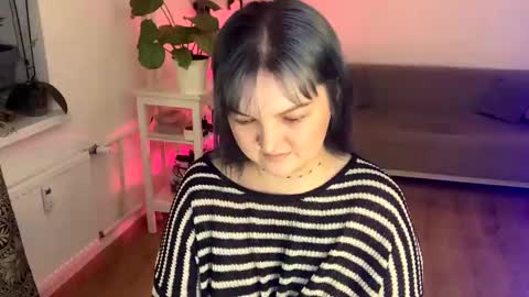 Snapshot of 80s_brat chatting on January 2025 05:01:01 PM Ivy online show from January 2025 05:01:01 PM