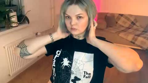 Snapshot of 80s_brat chatting on February 2025 01:55:01 AM Ivy online show from February 2025 01:55:01 AM