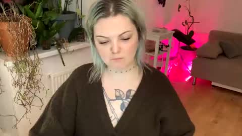 Snapshot of 80s_brat chatting on February 2025 04:07:01 PM Ivy online show from February 2025 04:07:01 PM