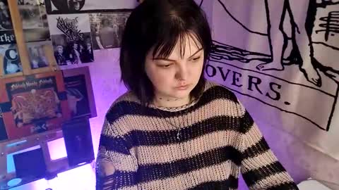 Snapshot of 80s_brat chatting on October 2025 04:08:02 AM Ivy online show from October 2025 04:08:02 AM