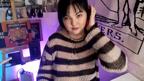 Snapshot of 80s_brat chatting on October 2025 02:09:02 AM Ivy online show from October 2025 02:09:02 AM