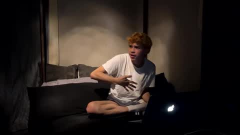 Snapshot of 9nnih chatting on November 2025 11:43:02 PM Santuario Silendious online show from November 2025 11:43:02 PM