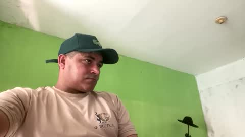 Snapshot of 9vinhocamshow chatting on February 2026 11:40:01 AM 9vinhocamshow online show from February 2026 11:40:01 AM