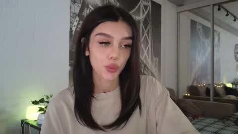 Snapshot of 9west chatting on September 2025 10:37:01 AM KARINA online show from September 2025 10:37:01 AM